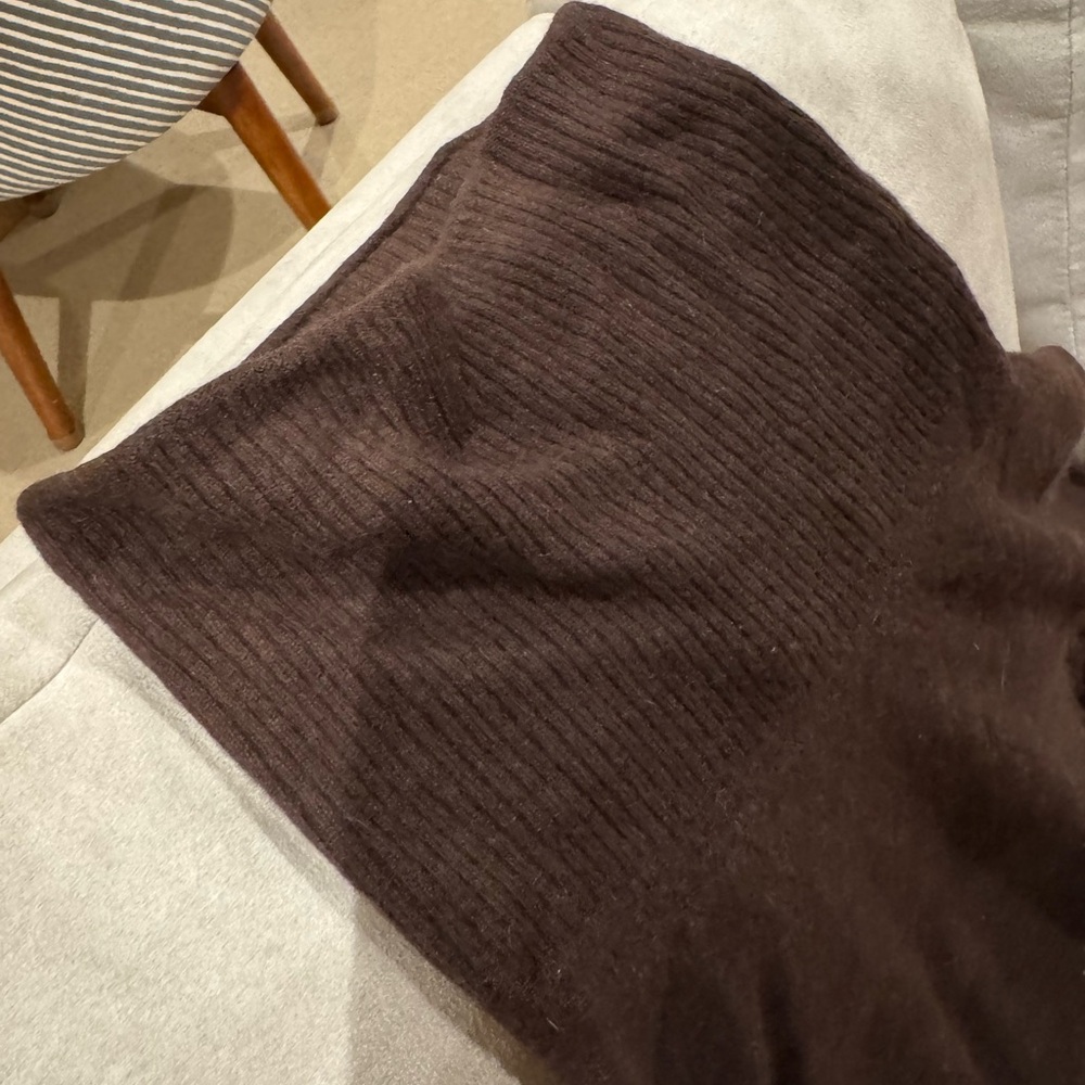 Max Mara Silk And Cashmere Turtleneck for Women Label Size L (has small hole) - Picture 2 of 5